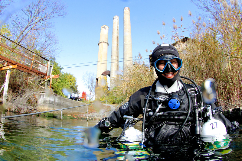 Scuba diver with sidemount tanks at Dutch Springs in Bethlehem Pennsylvania